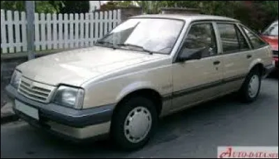 Cette voiture est une ...