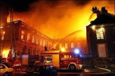En quelle année s'est déclenché le dernier (pour le moment) grand incendie du château de Lunéville ?