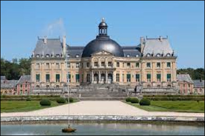 De quel château Louis XIV s'est-il inspiré pour bâtir le château de Versailles ?