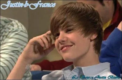 Quel est le nom de la premire chanson que chante justin bieber dans son sketch avec tina fey ?