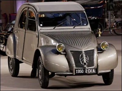 Quelle est en km/h la vitesse maximale de la 2 cv Citroën sortie en 1949 ?