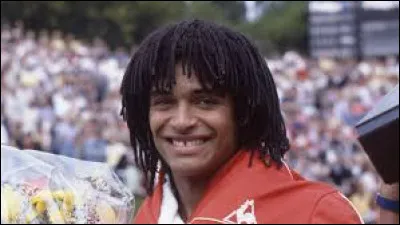 Quel sport a pratiqué Yannick Noah en tant que joueur professionnel ?