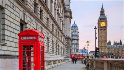 En 1888, un tueur a assassiné au moins 5 personnes. Il n'a jamais été arrêté. Il est surnommé "lÉventreur". Quel est le prénom associé à ce surnom ?