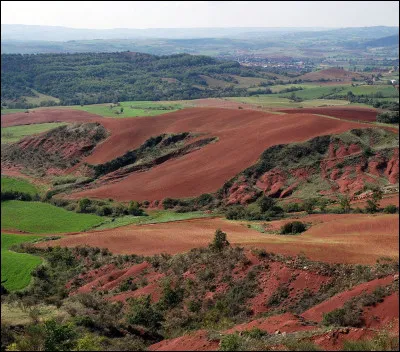 Quelle est cette petite région naturelle du sud Aveyron, traversée par le Dourdou, qui a Camarès pour petite capitale ?