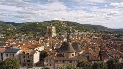Quelle est cette ville, 3e centre urbain et principale ville de l'ouest du département avec 11 000 habitants ?