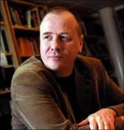 "La femme en vert", 4e enquête de la série du commissaire Erlendur Sveinsson, est un roman écrit par ...