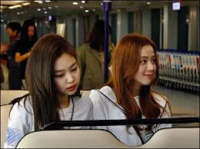 Préfères-tu jouer aux jeux vidéos ou faire du shopping ?