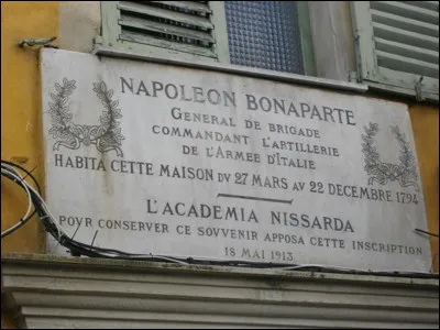 Quel cinéaste a réalisé le court métrage documentaire intitulé "Rue Bonaparte" ?