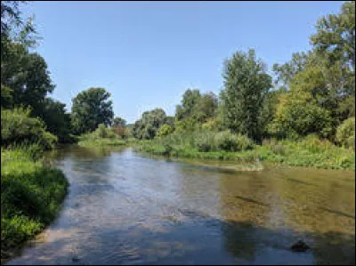 Quelle est cette rivière, longue de 80 km, qui traverse le département en coulant vers l'ouest et se jette dans le Cher ?