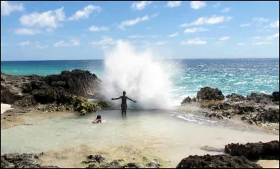 Sur quelle île pourrez-vous bronzer sur la plage de La Douche ?