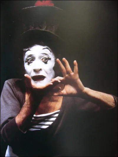 Quel personnage silencieux est créé par le Mime Marceau en 1947, sur la scène du Théâtre de Poche à Montparnasse ?