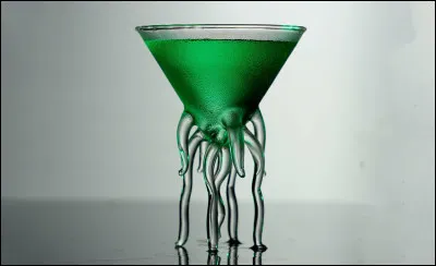 Le Marteau est un cocktail préparé à base de crème de menthe et de :