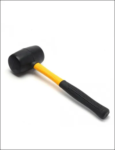 Comment appelle-t-on ce marteau à deux têtes en bois ou en caoutchouc ?