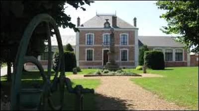 Commune de l'arrondissement de Rambouillet, traversée par la Drouette, Émancé se situe dans le département ...