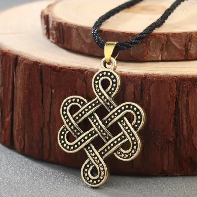 De quelle religion le "nud sans fin" ou "nud infini" est-il l'un des symboles ?