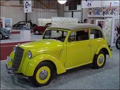 Cette voiture de collection porte le nom de ...