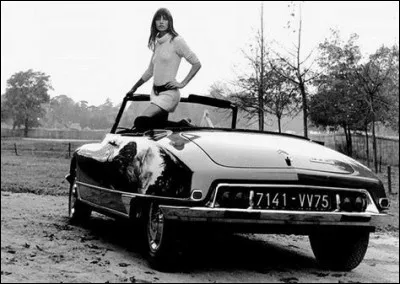 Qui est cette actrice qui présente en 1968 la DS cabriolet ?