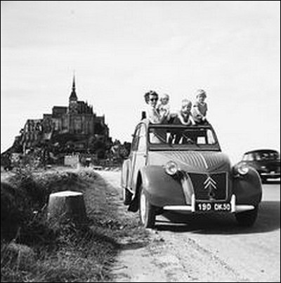 Quel est ce site touristique derrière cette Citroën 2CV ?