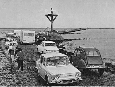 Quel passage empruntent ces autos des années 60 ?