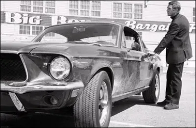Qui conduit cette Ford Mustang dans le film Bullitt ?