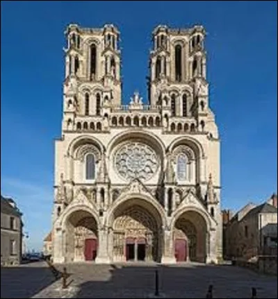 Quelle ville est mon chef-lieu ? (Photo de sa cathédrale).