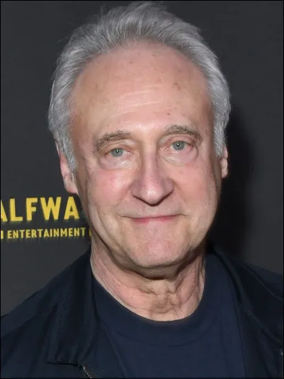 Et il est joué par...