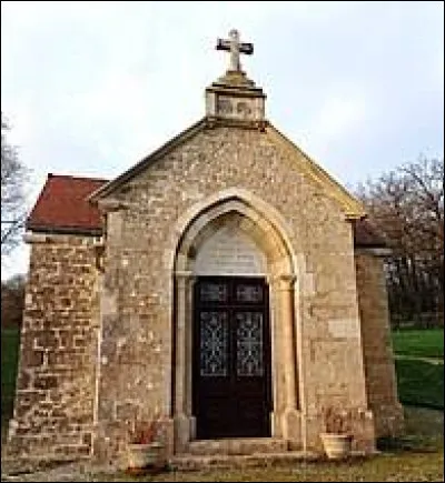 Voici la chapelle Saint-Pierre-et-Saint-Paul, à Dampierre. Village Haut-Marnais, il se situe dans l'ex région ...