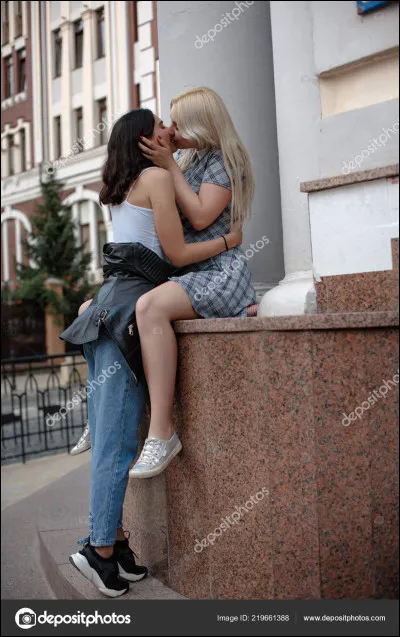 Trouve l'unique synonyme du terme lesbianisme.