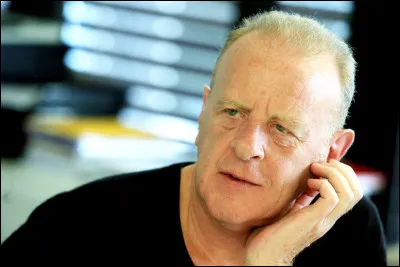 Qui est cet écrivain, auteur du roman ''Fleur de tonnerre'' ?