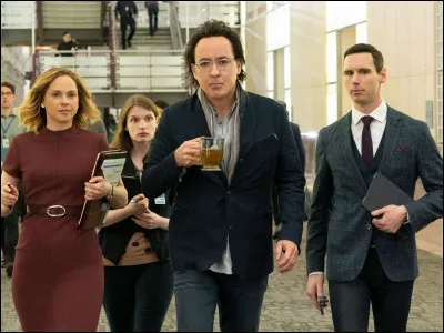 Cette série met en scène des fans d'une BD qui découvrent que cette bande-dessinée est prophétique. Comment s'appelle-t-elle ?