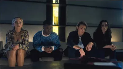 Quatre élèves sont soupçonnés d'avoir tué un de leur camarade. Quelle est cette série ?