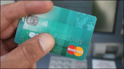 Nous étions 3 à table. L'addition était de 103, 50 . Combien avons-nous payé par tête de pipe ?