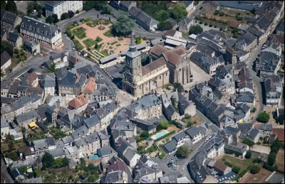 Quelle est la deuxième ville du département, avec un peu moins de 5 000 habitants ?