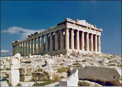 Quel est cet édifice de marbre blanc situé sur l'Acropole d'Athènes, temple dédié à la déesse Athéna ?