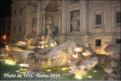 Quelle cette fontaine de Rome d'art baroque, l'une des plus célèbre d'Italie ?