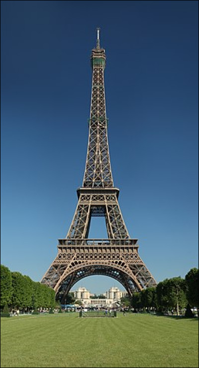 Quelle est cette tour de 330 mètres, surnommée "la Dame de Fer", symbole de la ville de Paris ?
