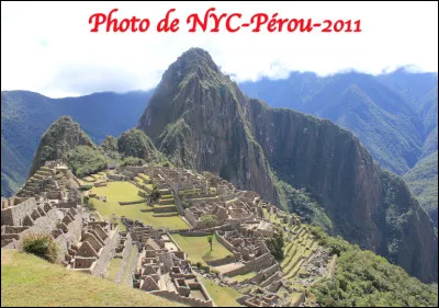 Quelle est cette ancienne cité inca perchée sur un promontoire rochaux des Andes au Pérou ?