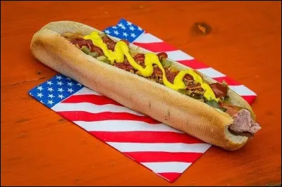 Quel ingrédient ne trouve-t-on pas habituellement dans un authentique ''hot-dog'' américain ?