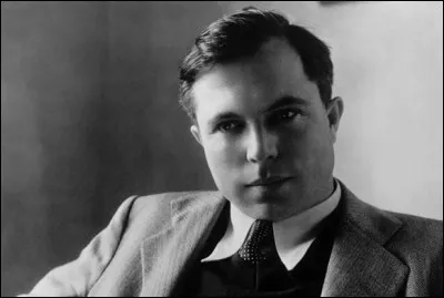 Qui est ce cinéaste américain, réalisateur du film ''Dog vs. Dog'' en 1918 ?