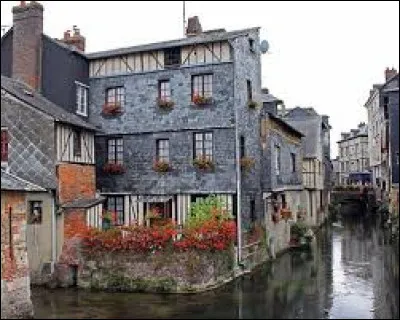 Quelle est cette ville de 9 800 habitants, traversée par la Risle, principal centre du nord-ouest du département ?