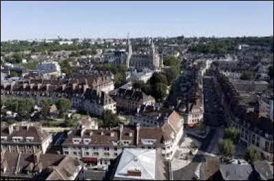 Quel est cette ville, chef lieu du département et ville la plus peuplée ?