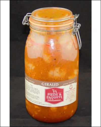 Dans la recette provençale des pieds paquets, quels sont les ingrédients principaux ?