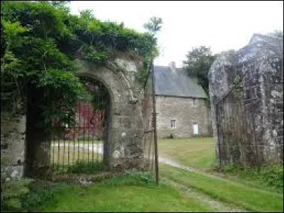 Nous terminons cette balade en Bretagne, à l'entrée du manoir de la Grand'Isle, à Saint-Bihy. Village de l'aire d'attraction Briochine, traversé par le Gouët, il se situe dans le département ...