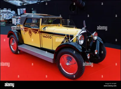 Quel était la particularité des moteurs des automobiles "avion Voisin" ?