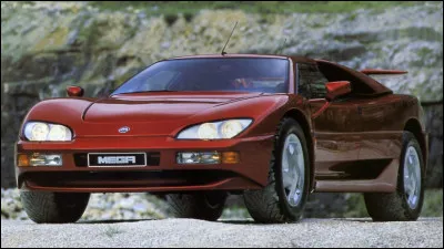 Dans les années 90, quel constructeur de voiturettes sans permis a engendré cette super car, coupé 2+2, monstrueuse avec un V12 de 6 litres, 4 roues motrices et suspension pneumatique aux dimensions hors normes ?
