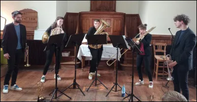 Quel est le nom d'un ensemble de cinq musiciens ?