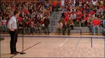 Quel est le nom de l'établissement scolaire dans lequel se passe une grosse partie de la série ?