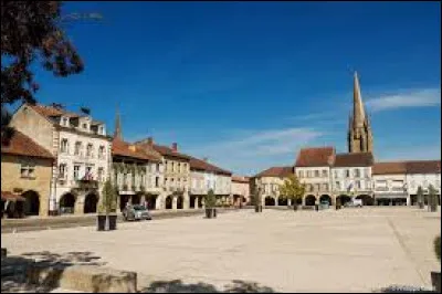 Quel est ce village du sud du département qui accueille chaque année, la première quinzaine d'août, un festival international de jazz ?