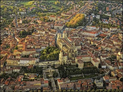 Quelle est cette ville, préfecture et ville la plus peuplée du Gers ?