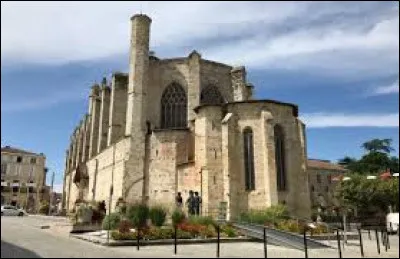 Quelle est cette ville, la 3e ville avec 6 400 habitants, sous-préfecture du nord du département ?